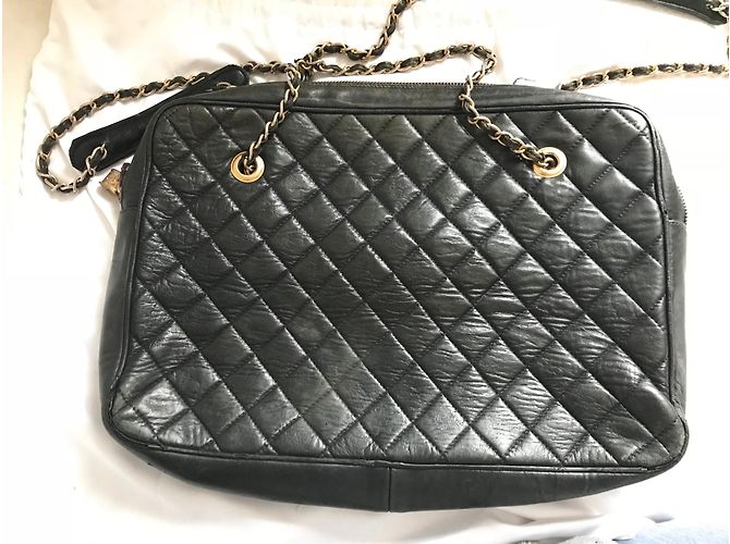 Bolsa Chanel em couro preto acolchoado - vista 5