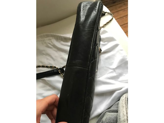 Bolsa Chanel em couro preto acolchoado - vista 6