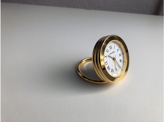 Pendulette de voyage Lancel dans son étui cuir - vue 5