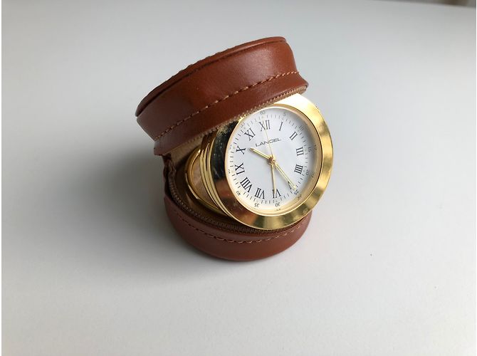 Pendulette de voyage Lancel dans son étui cuir - vue 8