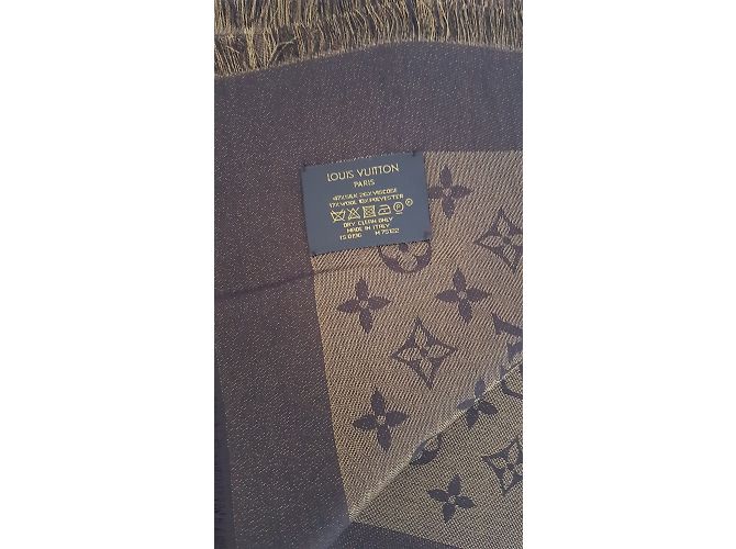 Il monogramma dello scialle Louis Vuitton brilla di marrone - vista 6