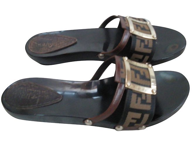 Fendi zuecos - vista 2