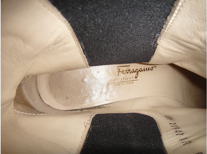 Stivaletti Salvatore Ferragamo Meringa in pelle nera Nero - vista 4