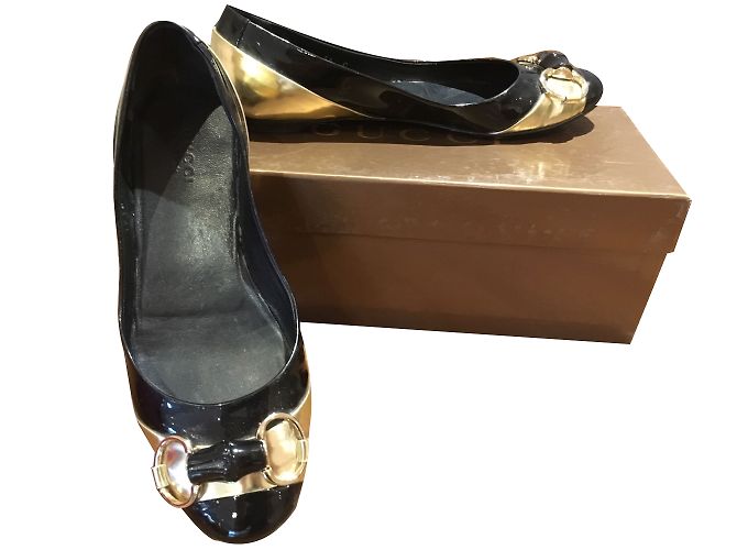 Gucci Sapatilhas de pele Preta e Dourada Preto Dourado - vista 2