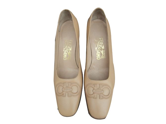 Décolleté Salvatore Ferragamo Beige in Pelle - vista 2