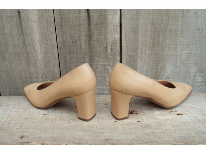 Décolleté Salvatore Ferragamo Beige in Pelle - vista 5