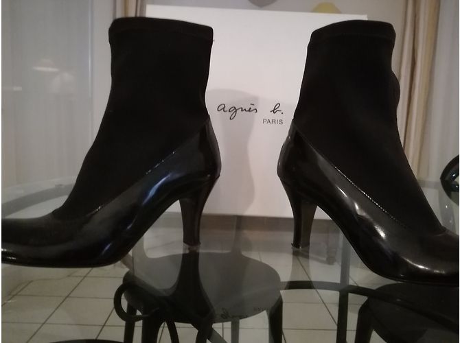 Agnès b. Botines de charol negro - vista 2
