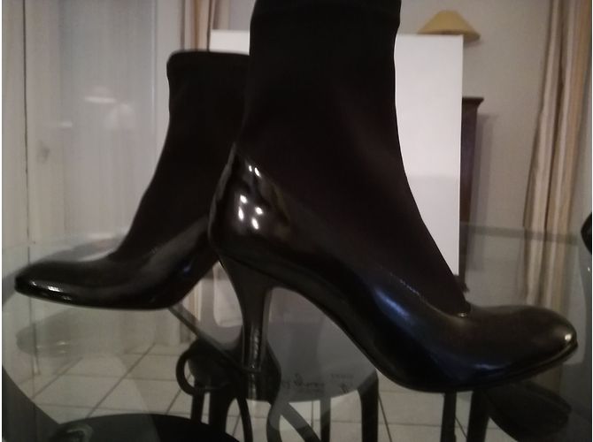 Agnès b. Botines de charol negro - vista 3