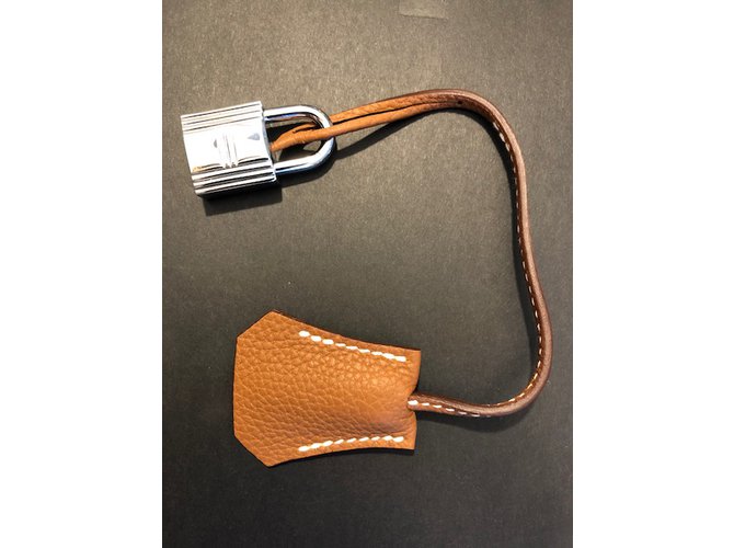 Hermès Clochette e armadietto - vista 2