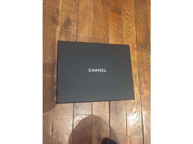 Chanel Tops - vista 3