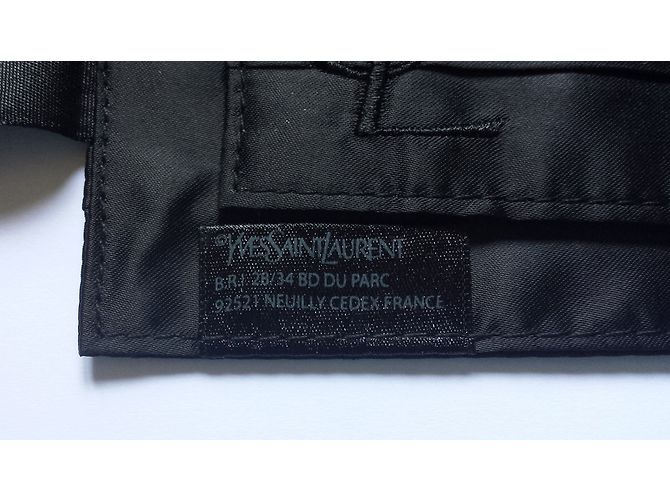 Yves Saint Laurent Gürtel aus schwarzem Stoff - Ansicht 2