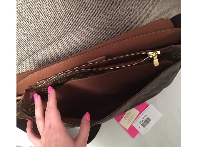 Louis Vuitton Messaggero Beaubourg Monogram Marrone - vista 5