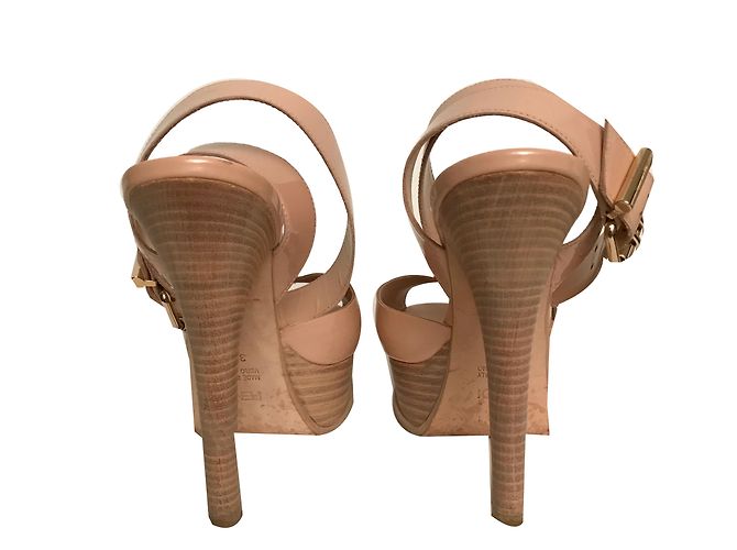 Sandali Fendi in vernice nude - vista 3