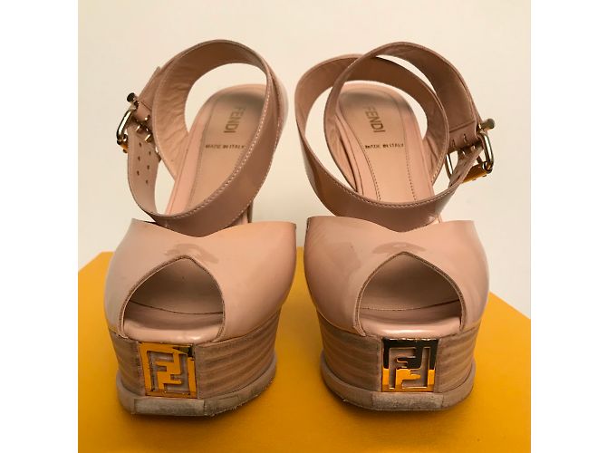 Sandali Fendi in vernice nude - vista 5