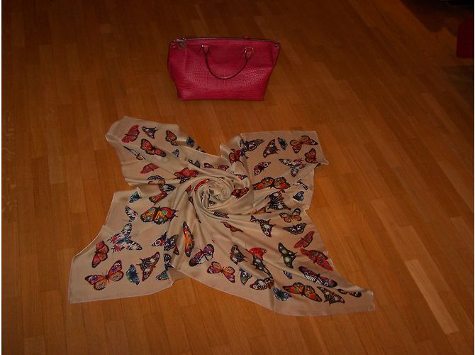 inconnue Sciarpa in seta con farfalle taupe multicolore 120x120 cm - vista 3