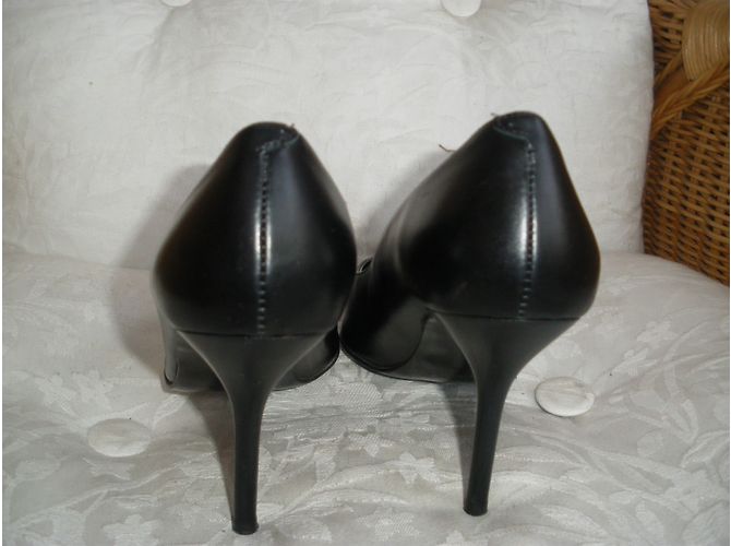 Autre Marque Schwarze Leder Pumps Absatz 9 cm - Ansicht 3