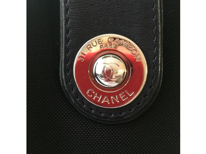 Borsa a mano Chanel blu e nera in pelle - vista 5