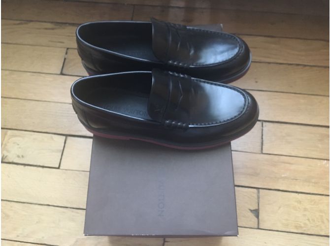 Mocassini Louis Vuitton Officier in pelle nera Nero - vista 3