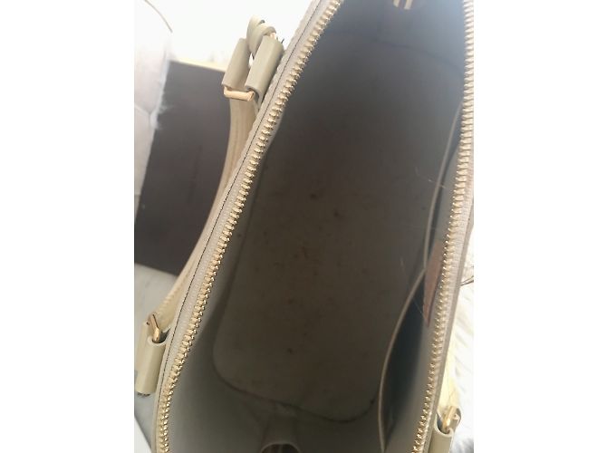 Louis Vuitton Alma GM Borsa in vernice bianco corallo - vista 3