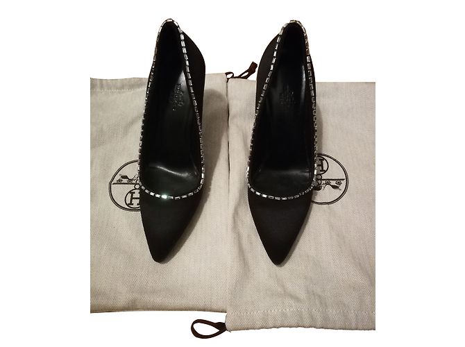 Décolleté Hermès in raso nero con strass misura 36 - vista 2