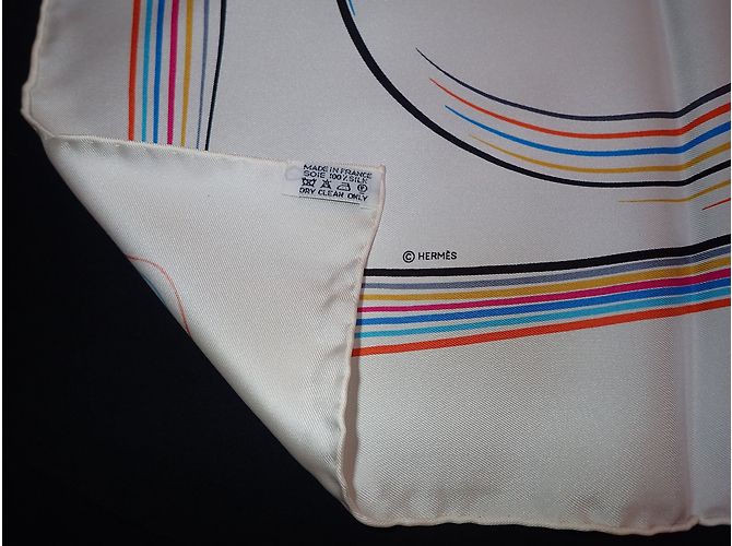 Sciarpa di seta Hermès 24 Faubourg bianca Bianco - vista 11