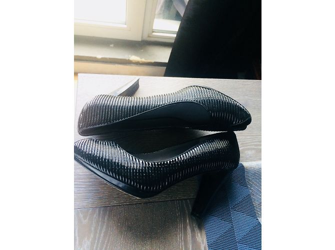 Décolleté Calvin Klein in vernice nera misura 41 Nero - vista 3