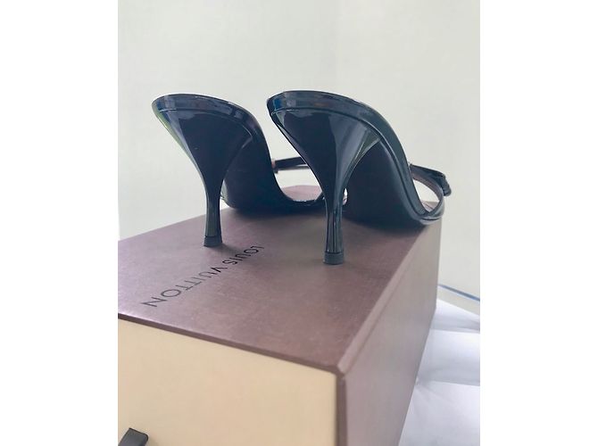 Mule Louis Vuitton in vernice nera Nero - vista 3