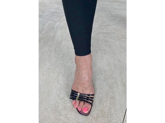 Mule Louis Vuitton in vernice nera Nero - vista 4