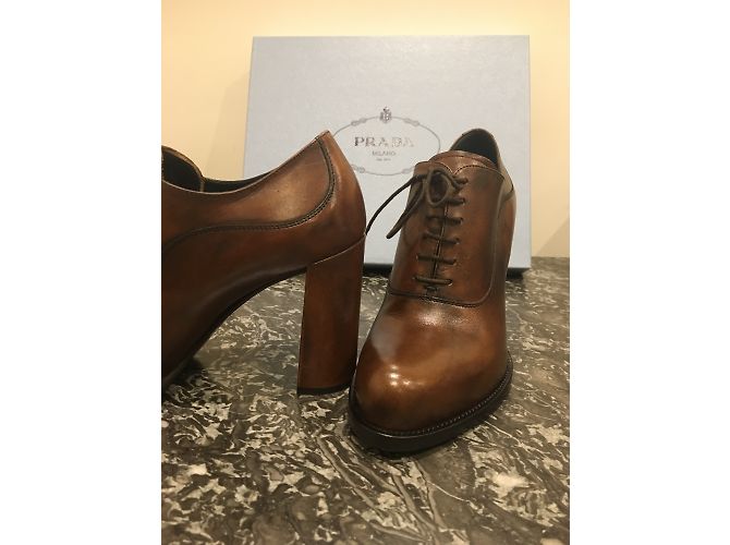 Scarpe Prada in pelle marroni con tacco 9cm Marrone - vista 4