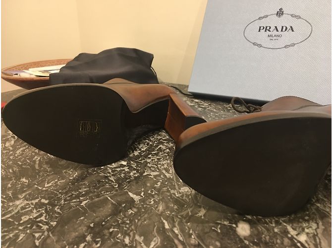 Scarpe Prada in pelle marroni con tacco 9cm Marrone - vista 5