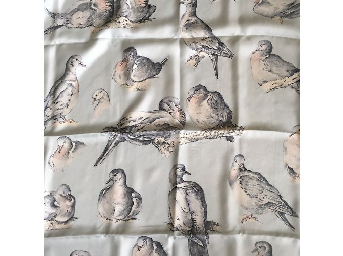 Hermès Sciarpa di seta les touterelles Xavier de Poret Beige - vista 2
