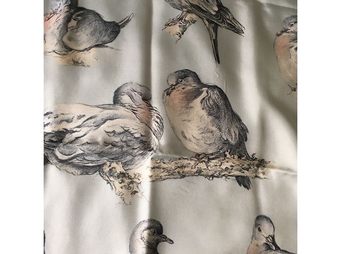 Hermès Sciarpa di seta les touterelles Xavier de Poret Beige - vista 4