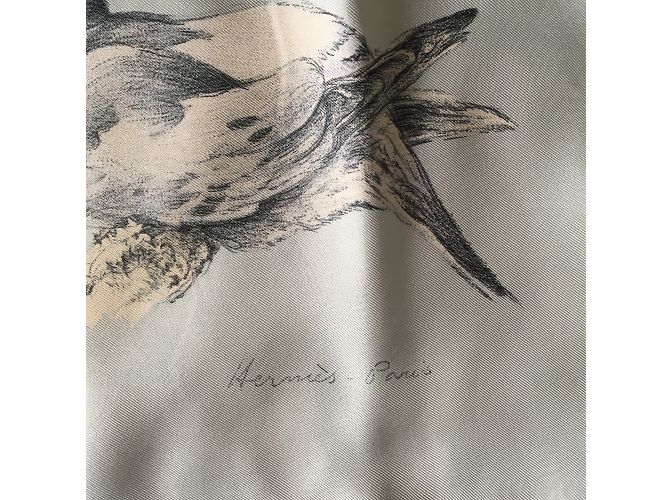 Hermès Sciarpa di seta les touterelles Xavier de Poret Beige - vista 5