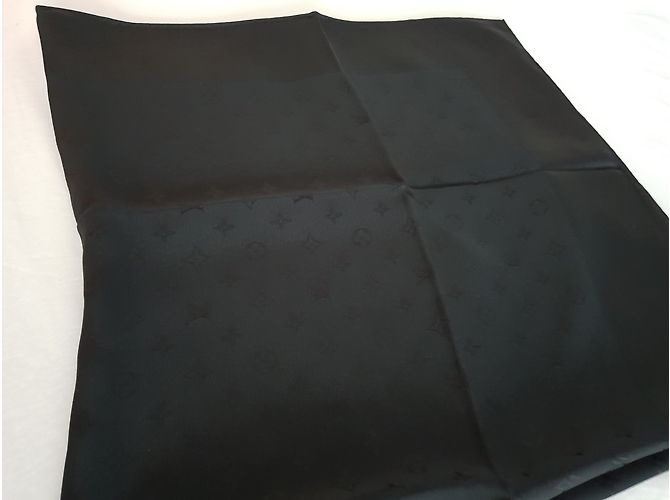 Louis Vuitton Schwarzer Seiden-Monaco Square-Schal - Ansicht 10