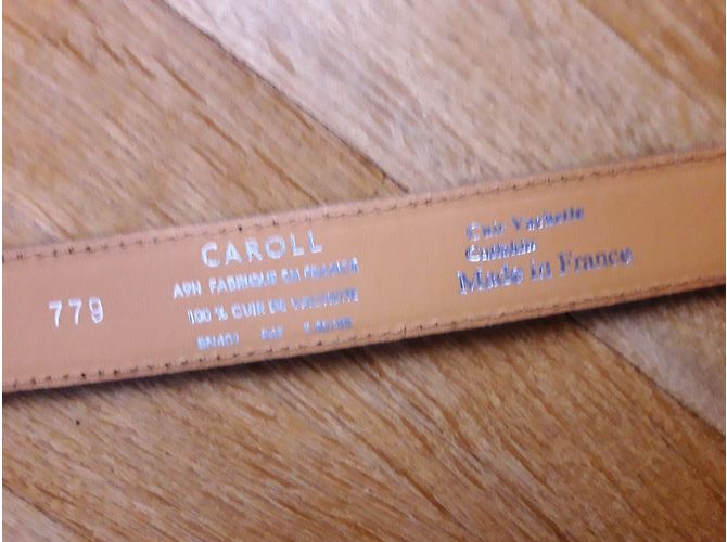 CAROLL Ledergürtel im Kroko-Stil Taupe - Ansicht 5