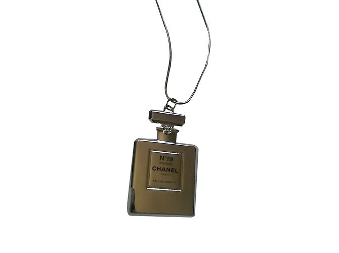 Collana Chanel Ciondolo a forma di vaso N ° 19 Argento - vista 2