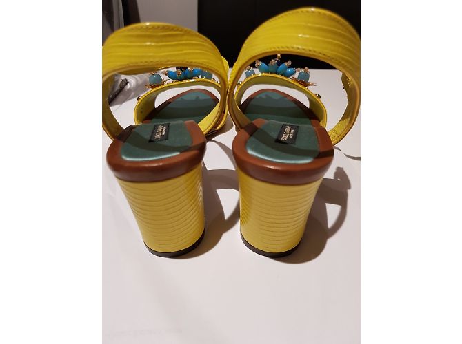 Dolce & Gabbana sandali in pelle di coccodrillo con conchiglie - vista 11