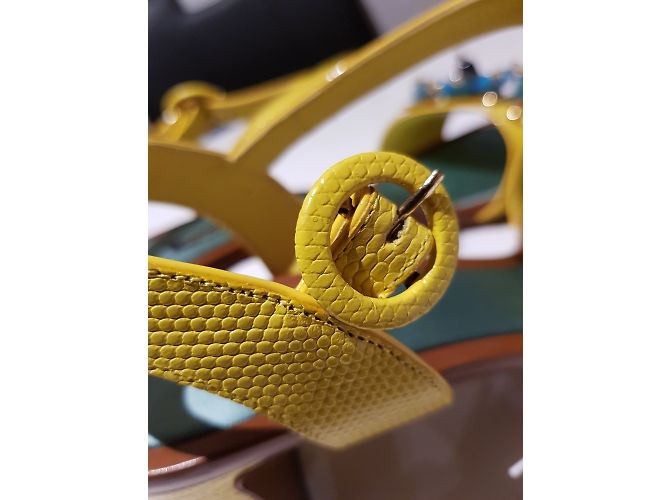 Dolce & Gabbana sandali in pelle di coccodrillo con conchiglie - vista 12