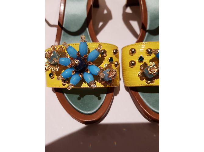 Dolce & Gabbana sandali in pelle di coccodrillo con conchiglie - vista 5
