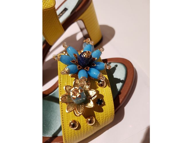 Dolce & Gabbana sandali in pelle di coccodrillo con conchiglie - vista 8
