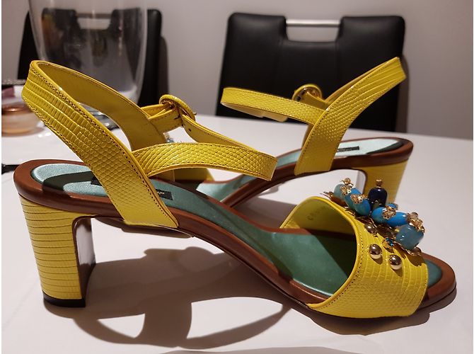 Dolce & Gabbana sandali in pelle di coccodrillo con conchiglie - vista 9