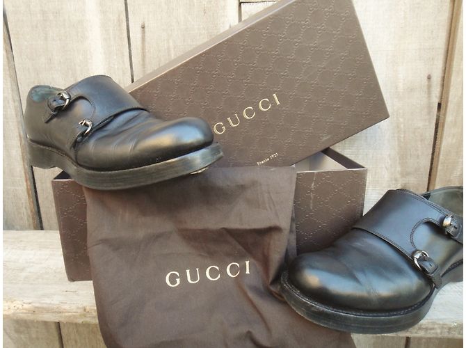 Gucci Zapatos Double Monk Strap de Cuero Negro - vista 2