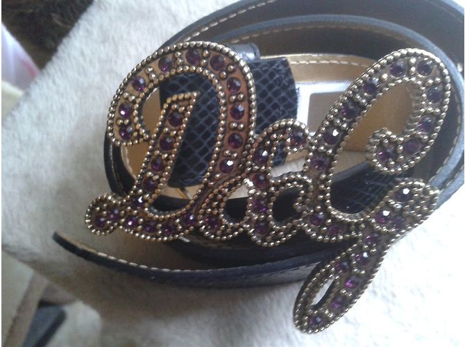 Dolce & Gabbana Gürtel aus schwarzem Leder mit lila Strass Schnalle - Ansicht 2