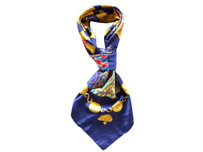 Sciarpa Hermès in seta blu oro blu navy 90x90 D'oro - vista 2