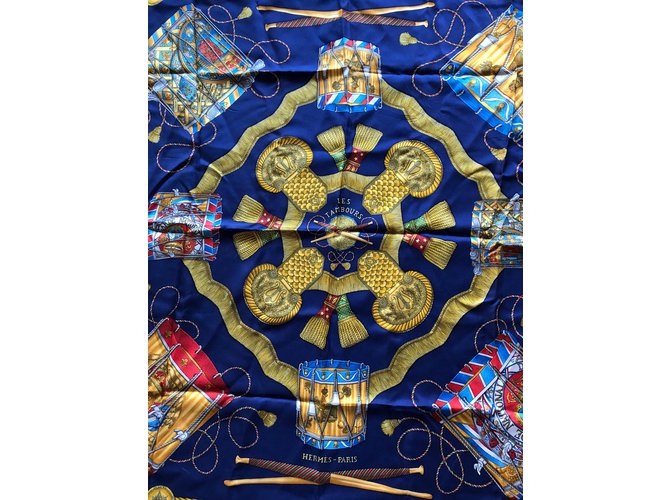 Sciarpa Hermès in seta blu oro blu navy 90x90 D'oro - vista 4