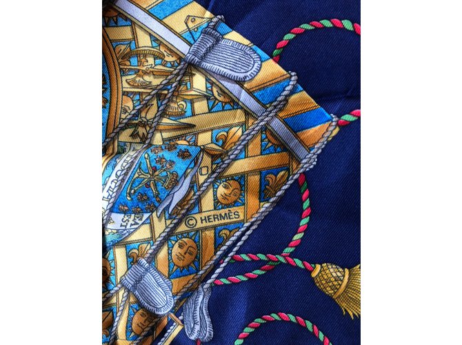 Sciarpa Hermès in seta blu oro blu navy 90x90 D'oro - vista 5