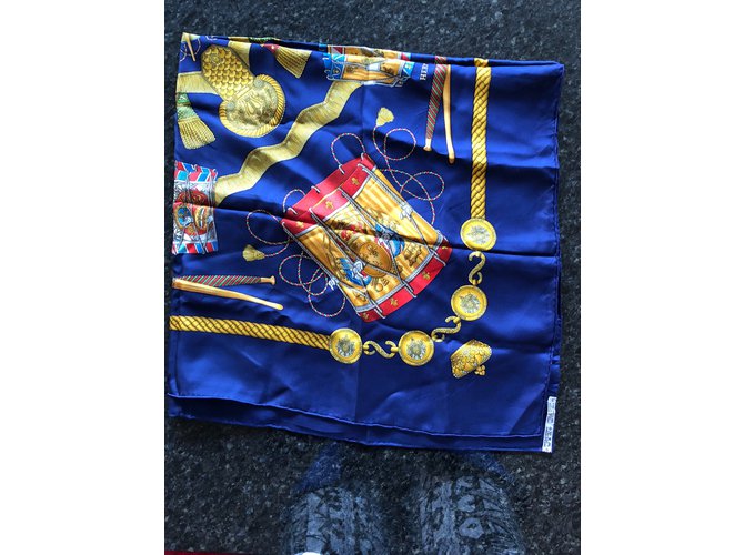 Sciarpa Hermès in seta blu oro blu navy 90x90 D'oro - vista 6