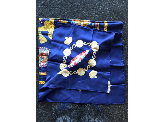 Sciarpa Hermès in seta blu oro blu navy 90x90 D'oro - vista 8