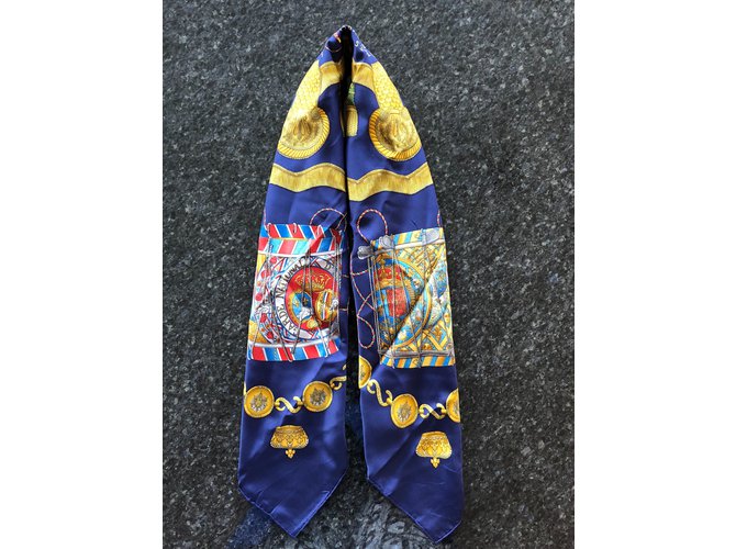 Sciarpa Hermès in seta blu oro blu navy 90x90 D'oro - vista 9