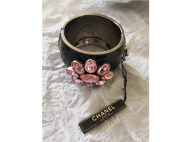 Bracciale Chanel Fiore in Resina Nero Rosa - vista 4